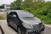 Toyota Kijang Innova 2.0 V Luxury M/T Gasoline 2015 Abu-abu 2