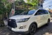 Mobil Toyota Venturer 2017 terbaik di Jawa Timur 8