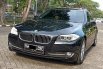 BMW 5 Series 528i 2013 Hitam 3