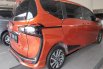 Toyota Sienta Q CVT 2017 Orange 5