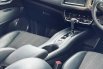 Jual Mobil Bekas Honda HR-V Prestige 2017 9
