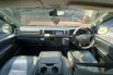 Toyota Hiace Commuter Manual 2012 6