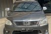 Toyota Kijang Innova 2.0 G Manual Tahun 2012 Abu-abu Metalik Mulus Full Ori 2