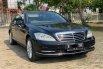 Mercedes-Benz S-Class 300  2011 Hitam 3