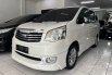 Mobil Toyota NAV1 2014 V Limited Luxury dijual, Jawa Timur 1