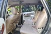 Toyota Kijang Innova V A/T Gasoline 2012 Abu-abu 4