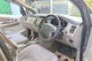 Toyota Kijang Innova V A/T Gasoline 2012 Abu-abu 7