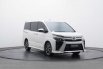 Toyota Voxy 2.0 A/T 2017 Putih 1