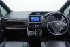 Toyota Voxy 2.0 A/T 2017 Putih 14
