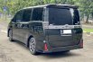 Toyota Voxy 2.0 A/T 2019 Hitam 5