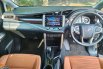 Toyota Kijang Innova V A/T Diesel 2020 MPV hitam 9
