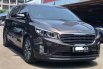 KIA GRAND SEDONA ULTIMATE AT COKLAT 2017 MOBIL BEKAS BERKUALITAS!! 2