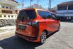 Toyota Sienta Q CVT Orange sliding door 2016 5