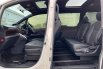 Toyota Voxy 2.0 A/T 2018 10