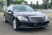 Mercedes-Benz S-Class S 300 2011 Hitam 2