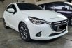 Mazda 2 R Skyactive MT ( Manual ) 2014 Putih New Model Km 134rban Plat Bandung 2