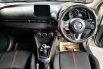 Mazda 2 R Skyactive MT ( Manual ) 2014 Putih New Model Km 134rban Plat Bandung 9