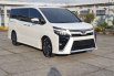 Toyota Voxy 2.0 A/T 2020 Putih 5