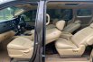 Kia Grand Sedona Ultimate 2017 Coklat 10