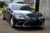 ISTIMEWA!Lexus ES300 Hybrid Ultra Luxury AT 2020 Black On Black 2