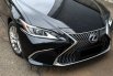 ISTIMEWA!Lexus ES300 Hybrid Ultra Luxury AT 2020 Black On Black 3