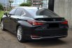 Km20rban Lexus ES300 Hybrid Ultra Luxury AT 2020 hitam record warranty active cash kredit proses bs 5
