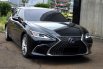 Lexus ES 300h Ultra Luxury 2020 hitam km24rban cash kredit proses bisa dibantu record 3