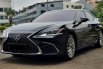 Lexus ES 300h Ultra Luxury 2020 hitam km24rb record siap pakai cash kredit proses bisa dibantu 3