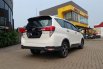 Toyota Venturer 2.0 AT Matic Bensin 2021 Putih Istimewa Terawat 14