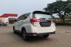 Toyota Venturer 2.0 AT Matic Bensin 2021 Putih Istimewa Terawat 16