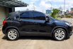 Km31rb record chevrolet trax premier turbo 2018 hitam sunroof tangan pertama dari baru cash kredit 7