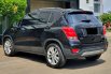 Km31rb record chevrolet trax premier turbo 2018 hitam sunroof tangan pertama dari baru cash kredit 8