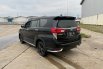 Toyota Venturer 2.0 A/T BSN 2018 Hitam 4