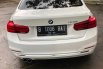 BMW 3 Series 320i 2018 Putih 4