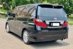 Toyota Alphard X 6