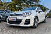 Siap pakai KIA RIO 1.4 HB OPTION AT MATIC 2016 PUTIH 1