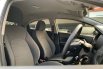 Siap pakai KIA RIO 1.4 HB OPTION AT MATIC 2016 PUTIH 15