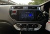Siap pakai KIA RIO 1.4 HB OPTION AT MATIC 2016 PUTIH 17