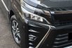 Toyota Voxy 2.0L AT 2018 Black On Black 4
