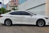 Lexus ES 300h Ultra Luxury 2019 putih km20rban cash kredit proses bisa dibantu 4