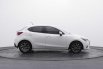 Mazda 2 R 2015 Hatchback 3
