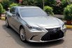 KM15rb! Lexus ES300 Hybrid Ultra Luxury Facelift At 2022 Sonic Titanium 1