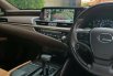 Lexus ES 300 Hybrid Ultra Luxury At 2021 abu metalik 2