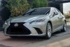 Lexus ES 300 Hybrid Ultra Luxury At 2021 abu metalik 3