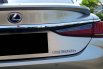 Lexus ES 300 Hybrid Ultra Luxury At 2021 abu metalik 10
