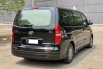 Hyundai H-1 Elegance bensin at 2017 Hitam 4