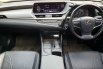 Lexus ES 300h Ultra Luxury 2020 hitam dp 57 jt cash kredit proses bisa dibantu 8