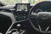 Toyota Camry 2.5 Hybrid 2022 hitam km 9ribuan cash kredit proses bisa dibantu pajak panjang 12
