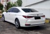 KM22rb Lexus ES 300h hybrid Ultra Luxury At 2019 Sedan putih 5