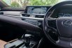 KM 22rb! Lexus ES 300h Ultra Luxury AT 2019 Putih 14